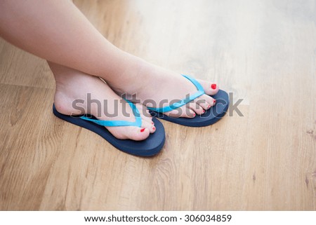 pretty feet in flip flops
