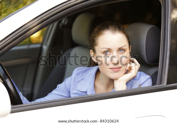 Pretty female driver in a\
white car