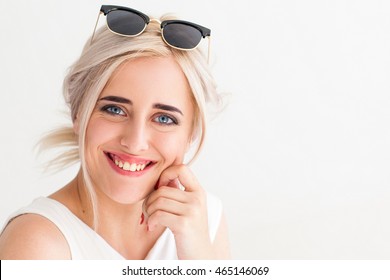 Pretty Girl With Creepy Smile Close-up. Attractive Blonde Woman In Sunglasses With Bad Teeth, Dentistry Problems.