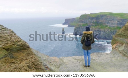 Ireland, Cliffs of Moher, woman, hiking