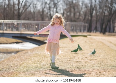 child pantyhoses Shutterstock