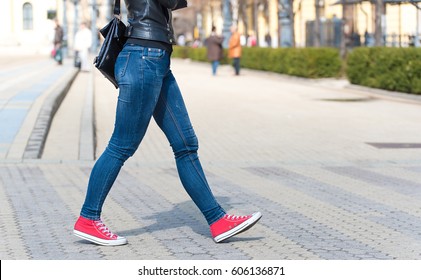 359,965 Walking legs Images, Stock Photos & Vectors | Shutterstock
