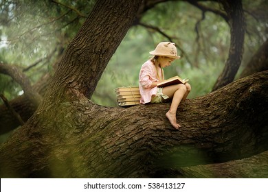 Pretty Little Blonde Girl Straw Hat Stock Photo (Edit Now) 538413133