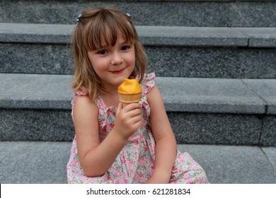 Little Girl With Dirty Blond Hair And Brown Eyes Images Stock