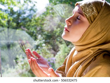 Pretty Little Muslim Girl Praying