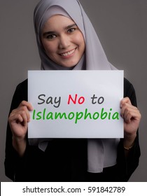 Pretty Model Wearing Hijab Hold A Paper With Text Say No To Islamophobia 