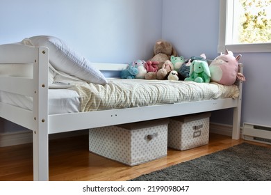 Pretty And Modern Kid's Bedroom With Stuffed Toys And Storage Solutions