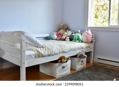 Pretty And Modern Kid's Bedroom With Stuffed Toys And Storage Solutions