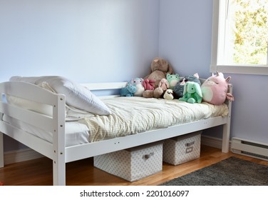 Pretty And Modern Kid's Bedroom With Stuffed Toys And Storage Solutions