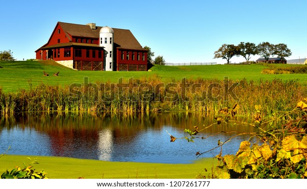 Pretty Red Barn Groton Massachusetts Stock Photo Edit Now 1207261777