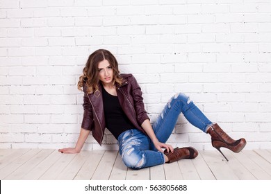 モデル 女性 全身 座りポーズ の画像 写真素材 ベクター画像 Shutterstock モデル 女性 全身 座りポーズ の画像 写真素材 ベクター画像 Shutterstock