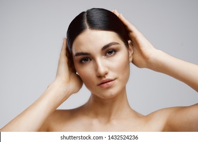 Pretty Woman Naked Shoulders Makeup Cosmetics Foto De Stock Shutterstock