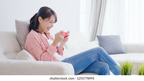 Pretty Woman Play Mobile Game By Phone And Feel Happy At Home