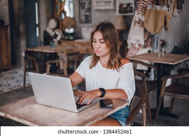 Pretty Young Beauty Woman Using Laptop In Cafe, Outdoor Portrait Business Woman, Hipster Style, Internet, Smartphone, Office, Bali Indonesia, Holding, Mac OS, Manager, Freelancer , Notebook
Glass