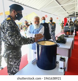 The Prime Minister, Shri Narendra Modi Inspecting Some Of The Innovations By Armed Forces, Showcased In The Exhibition, At The Combined Commanders Conference, In Kevadia, Gujarat On March 06, 2021