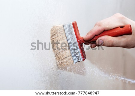 Priming of the wall with a brush