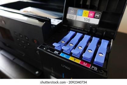 Epson printer: imágenes, fotos de stock y vectores | Shutterstock