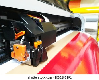 Printer Head, Large Format Digital Printing, Printer Operating Run On Glossy Pvc Sticker(selective Focus)