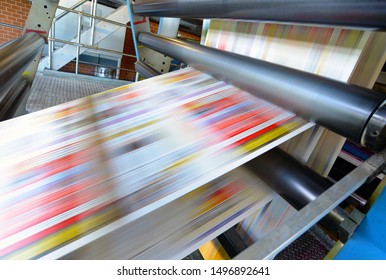 printing of coloured newspapers with an offset printing machine at a printing press 