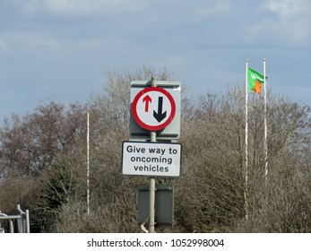 4,665 Traffic priority sign Images, Stock Photos & Vectors | Shutterstock