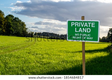 Private land no public right of way saying sign