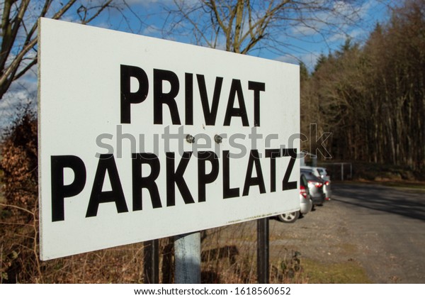 private parking sign in\
German language