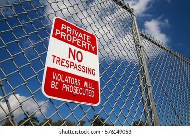 3,809 Chain link fence sign Images, Stock Photos & Vectors | Shutterstock