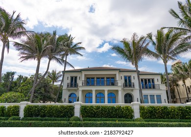 Private Residence With Houses And Cottages In Palm Beach