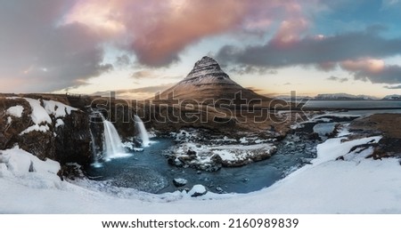Probably, the most famous spot in Iceland. Kirkjufell, on the back, and its waterfall Kirkjufellfoss.
