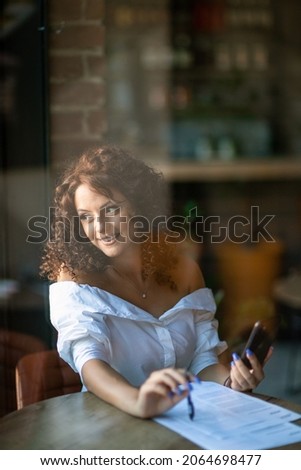 Similar – Foto Bild Eine lächelnde Frau, die eine Taube aus ihrer Hand füttert.