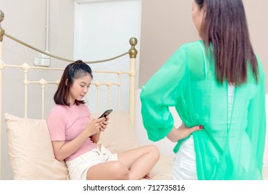 Problems Between Mom And Teen Daughter,Teen Daughter Using Her Smart Phone Ignoring Anything