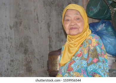
Probolinggo, Jatim / Indonesia - Oktober 18 2019 :  Rice Rawon Mrs. Darmo Probolinggo - Indonesian special food