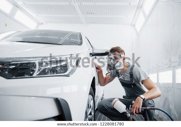 The\
procedure of painting a car in the service\
center