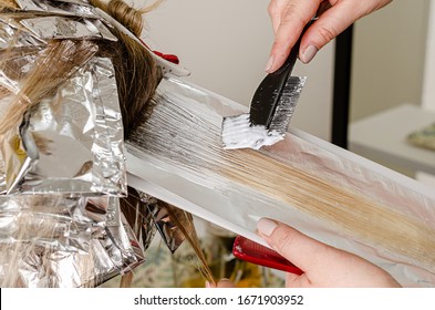 Process Of Applying Bleaching Powder On Clients Hair And Wrapping Into The Foil. AirTouch Technique