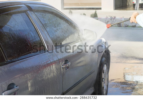 The process of car washing high pressure water at\
the carwash