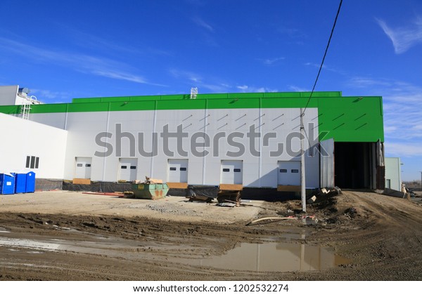 The process of construction and launch of a large\
logistics center, its internal filling and finishing, the process\
of formation of the external territory and arrangement of warehouse\
and office space