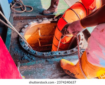 the process of installing a portable ventilator blower hose to remove gas or free gas from a tank before people enter. free gas confined space