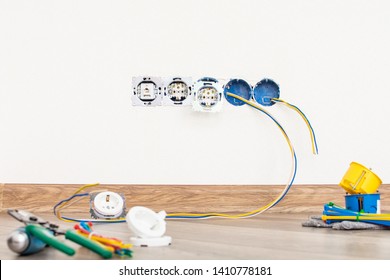 the process of installing sockets in the house.