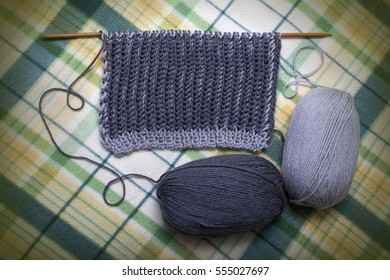 Process Of Knitting Yarn Scarf Gray Two-tone English Brioche Stitch