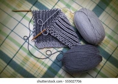 Process Of Knitting Yarn Scarf Gray Two-tone English Brioche Stitch