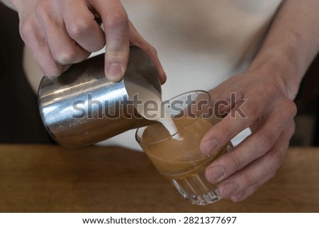 the process of making a latte in the coffeeshop