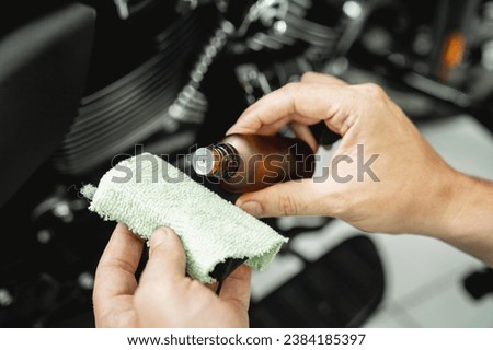 The process of nano coating motorcycle applying soft fiber sponge