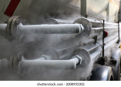 The Process Of Transferring Liquid Oxygen From A Delivery Truck To A Reservoir In A Hospital Causes The Pipes To Freeze And Form Ice And Ice Vapor With Very Cold Temperatures