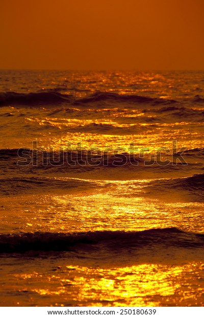 Prodigious sky\
reflected in the orange\
waves.