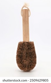 Product photo of a sustainable, natural washing up dish brush made of responsibly sourced wood and fibers from a coconut husk. Great swap in the kitchen to replace plastic.