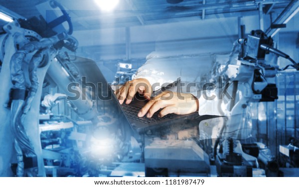 Production Engineer  real time monitoring system
software.digital manufacturing operation. Automation robot arm
machine in smart factory automotive industrial , Industry 4.0
concept