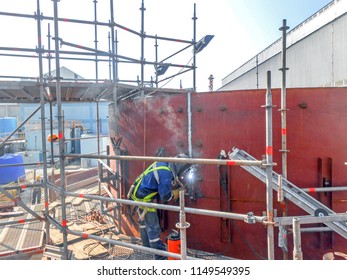 The Production Of A Small Storage Tank And Vertical Welding-1            