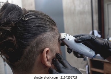 73 Gents Hair Cutting Stock Photos, Images & Photography | Shutterstock