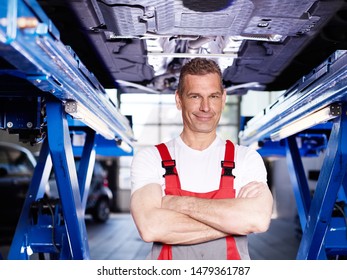 Professional Car Service Workshop Mechanical Employee Stock Photo 