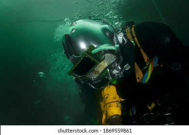 professional diver working underwater with pneumatic tools